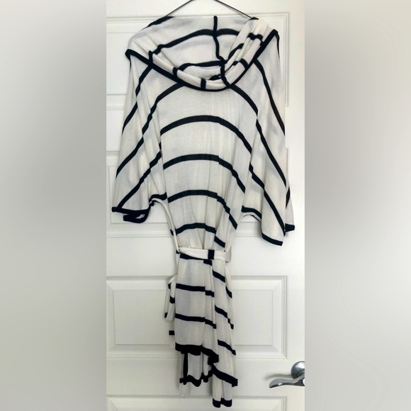 Black and white striped robe with belt, size M/G - Picture 2 of 6